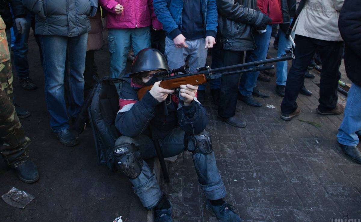Правый сектор призывает людей с огнестрельным оружием выйти на Майдан