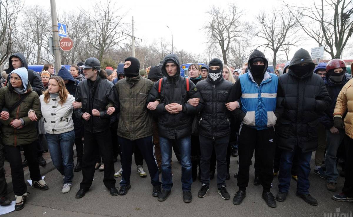 В Харькове Беркут и титушки разогнали активистов, которые пытались не пустить ВВ в Киев