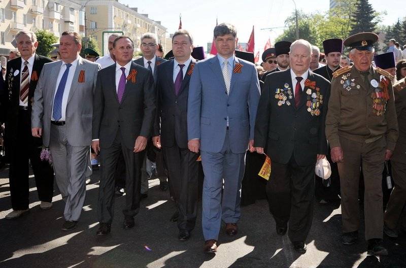 Луганский облсовет не признаёт новую власть и хочет формировать «народные дружины»