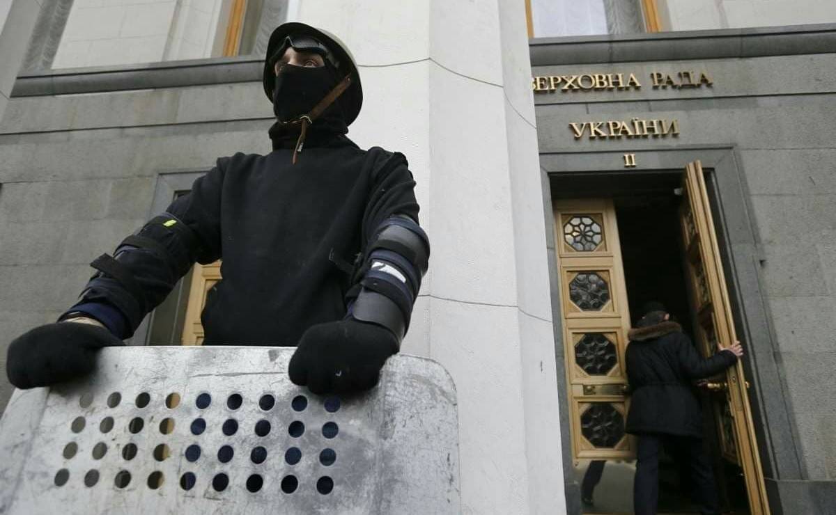 Под охраной Майдана Рада планирует немедленно отправить в отставку Януковича