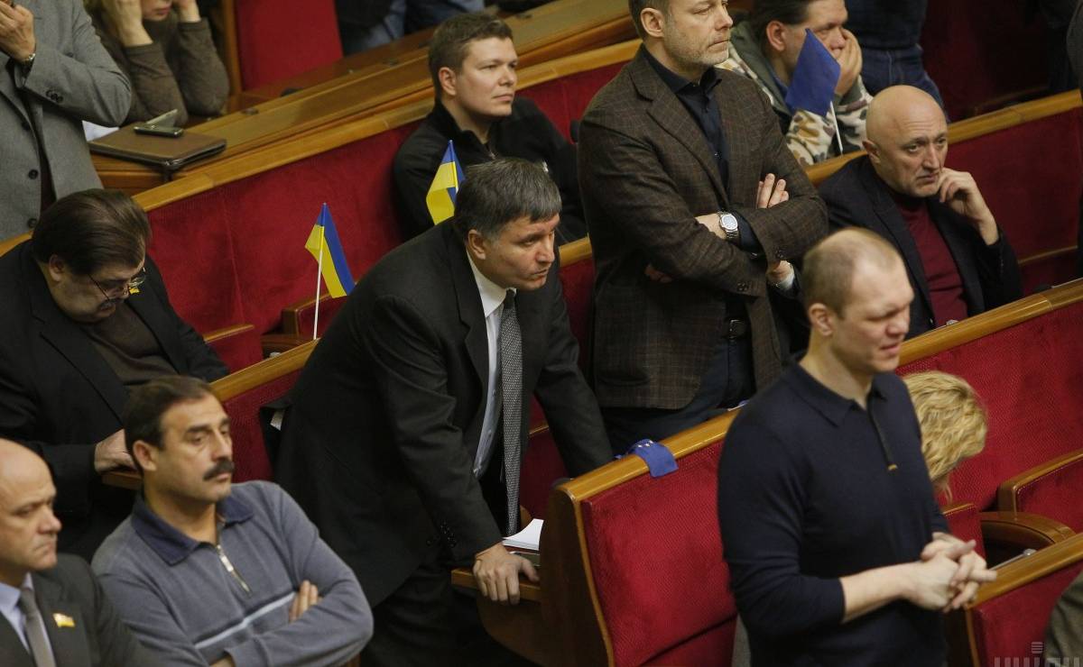 Верховная Рада берёт ответственность на себя, назначает Авакова и освобождает Тимошенко