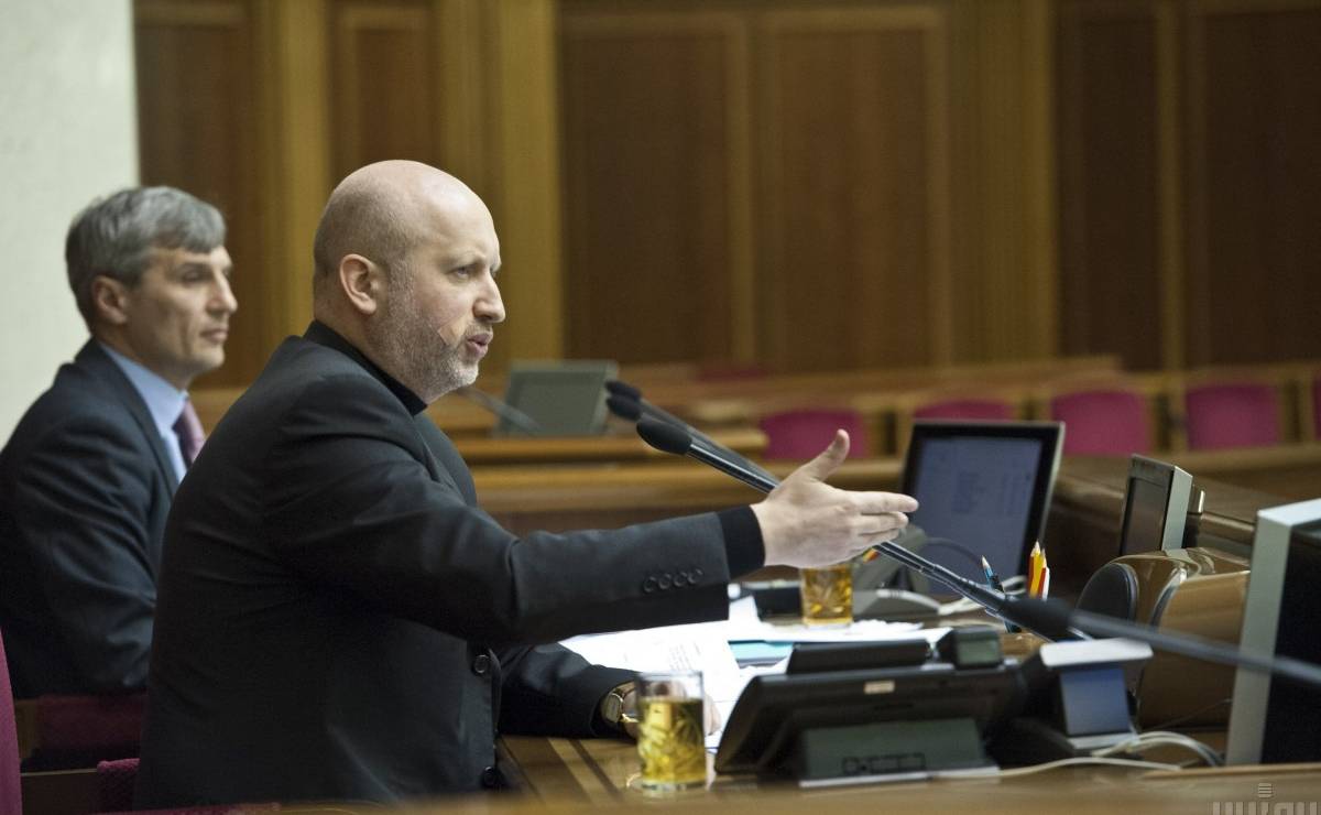 Парламент возложил на Турчинова обязанности президента и отменил закон Кивалова-Колесниченко