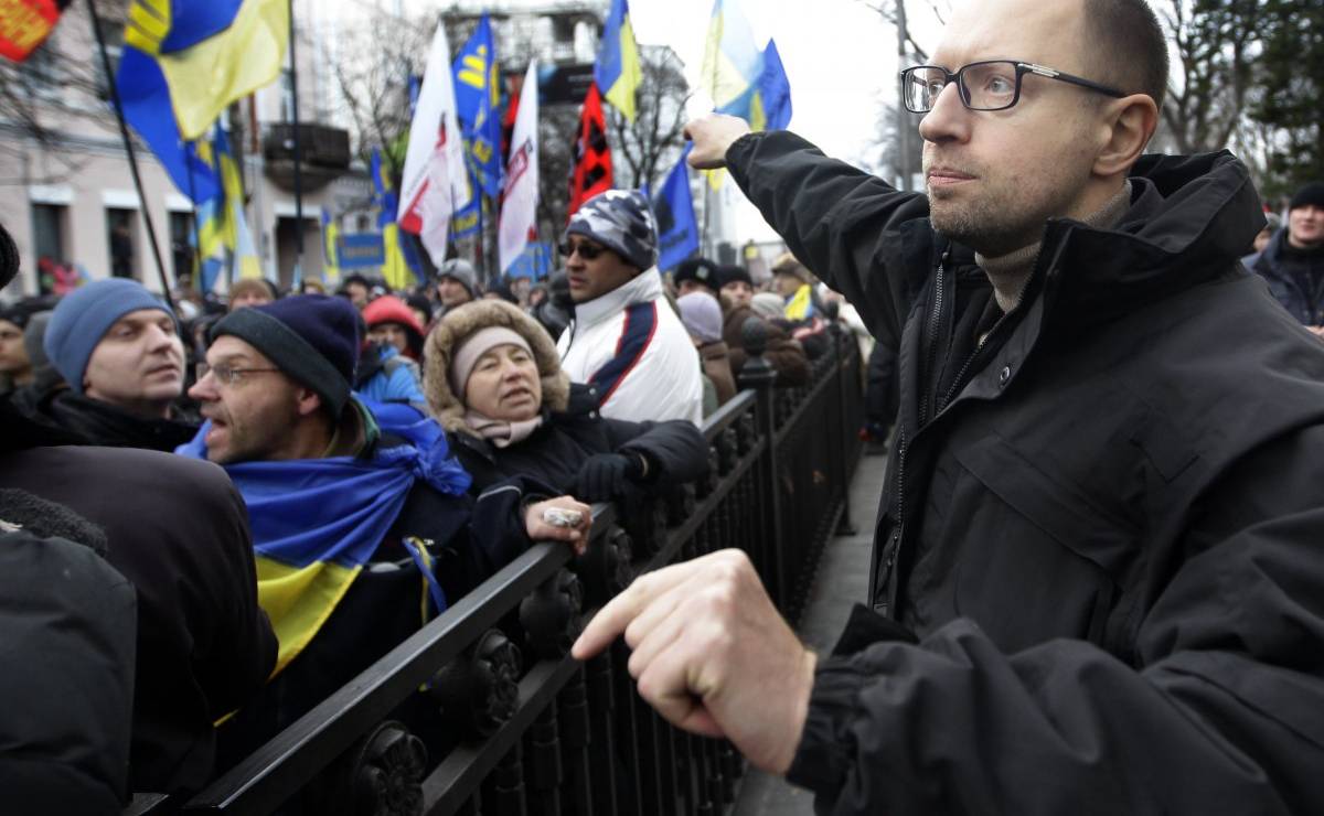 Активисты должны возглавить министерства - Яценюк