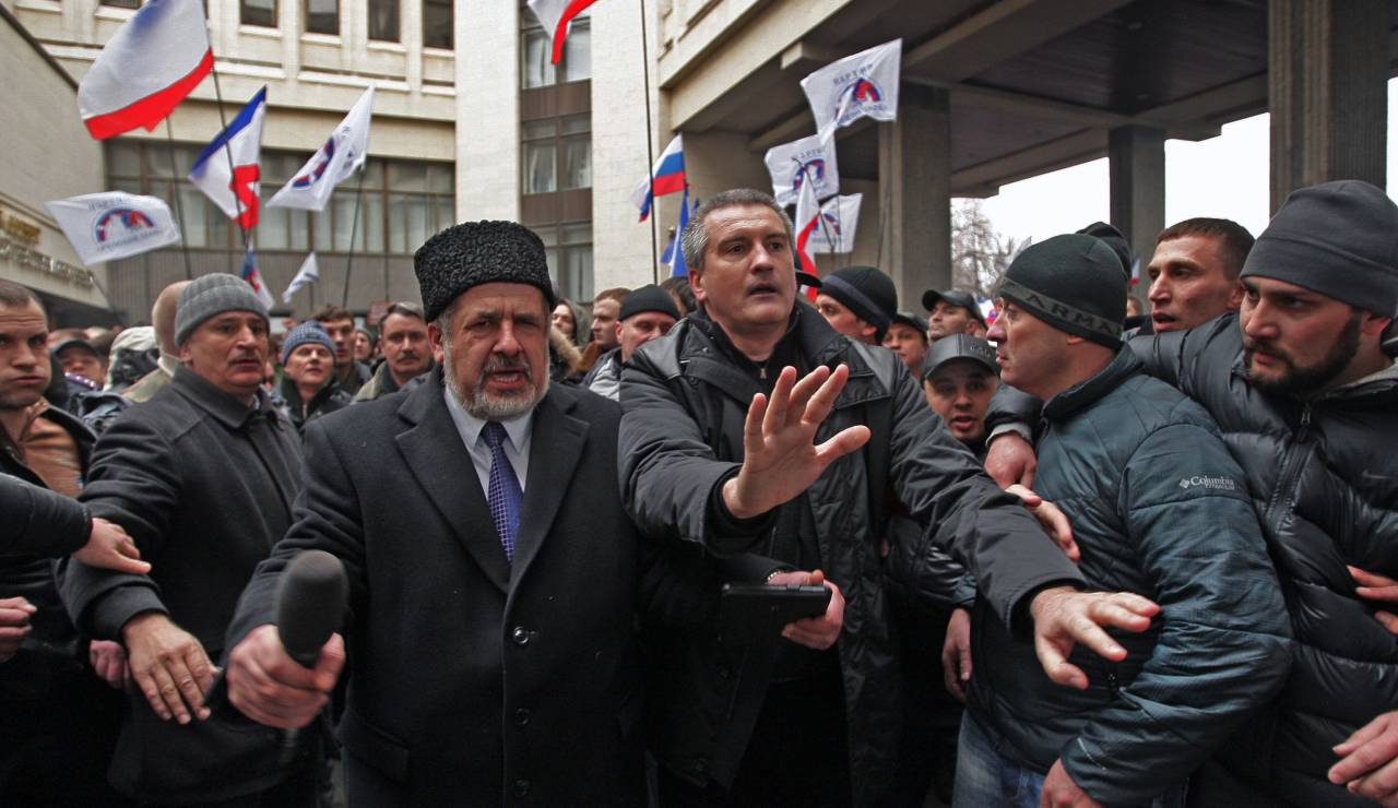 Столкновения на митинге под Верховной Радой Крыма: погибли два человека