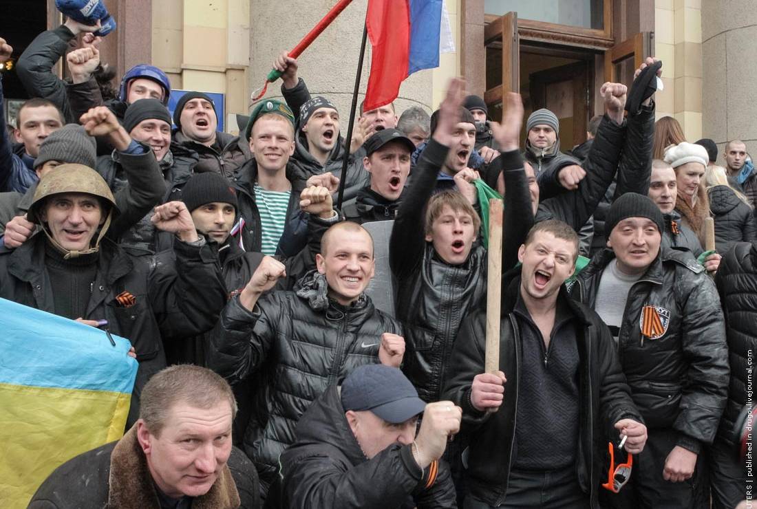 «Русская весна» начинает шабаш: диверсанты срывают флаги Украины