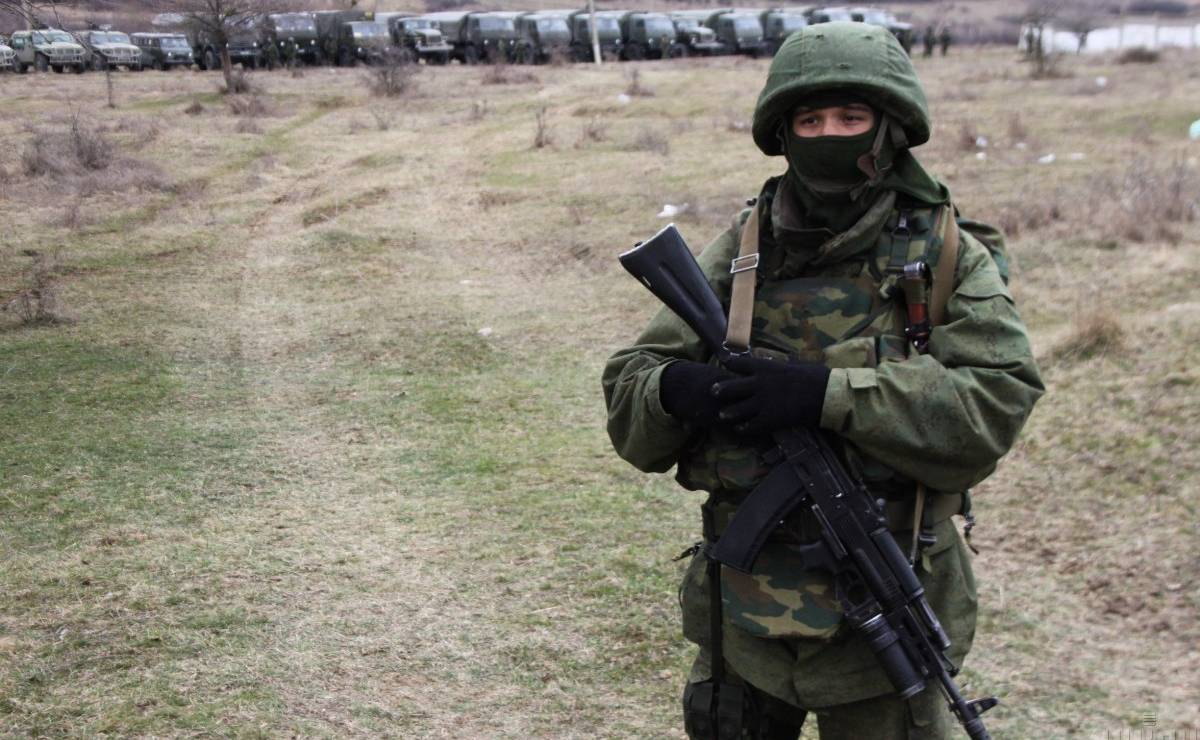 Оккупанты продолжают захваты объектов в Крыму, блокируют военные части, глава ВМС предал Украину