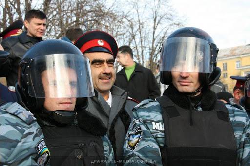 Казаки Луганска сняли патрули с улиц и сотрудничают с властями