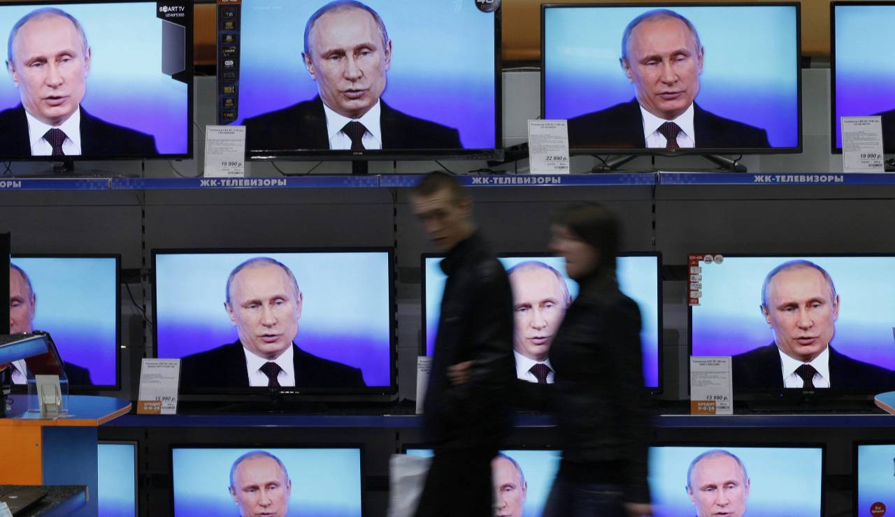 В Крыму оккупанты отключили четыре украинских телеканала
