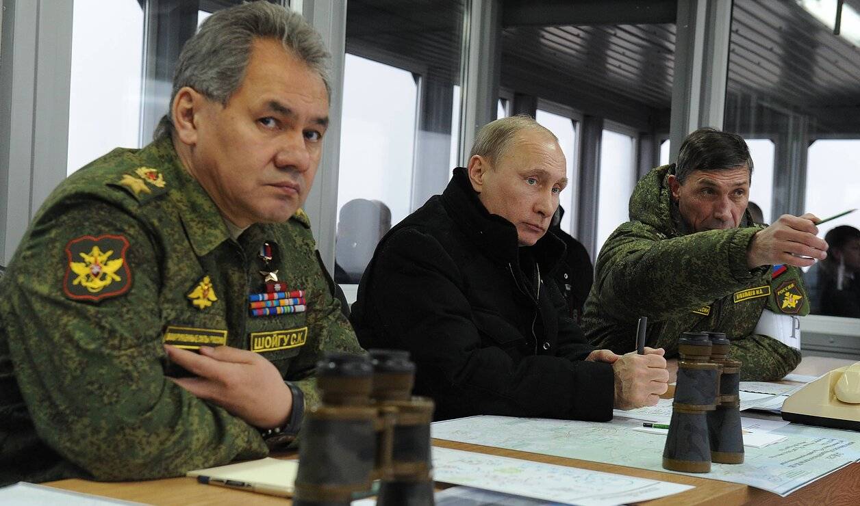 Россия продолжает маневры возле украинских границ