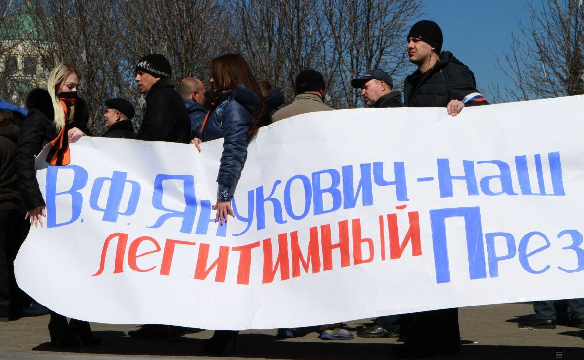 На юге и востоке Украины сепаратисты устроили митинги и шествия