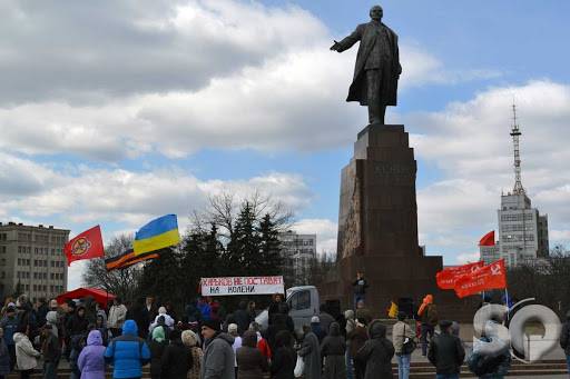 В Харькове на "антимайдан" вышло несколько десятков людей
