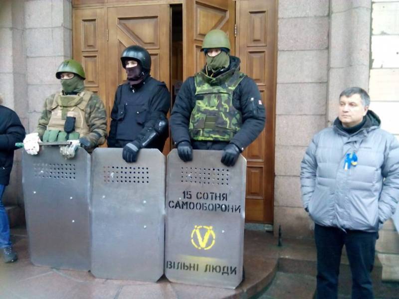 Аваков объявил о наборе добробатов для борьбы с террористами