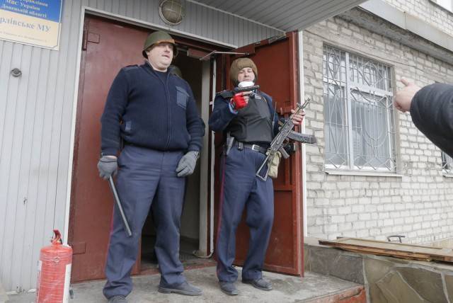 Аваков: Руководитель милиции Горловки - настоящий офицер - избит, но живой