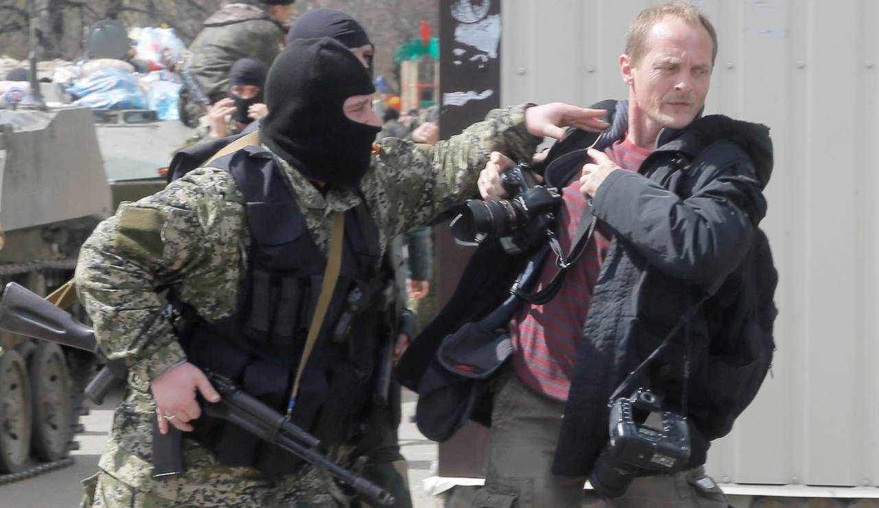 Оккупанты в Славянске установили информационную блокаду