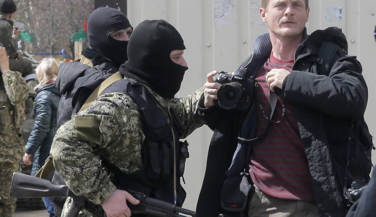 В Славянске сепаратисты задерживают активистов за распространение "украинских" листовок - СМИ