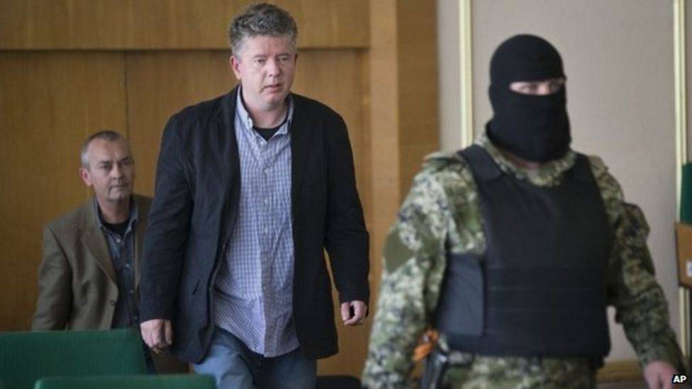 Террористы в Славянске освободили одного инспектора ОБСЕ