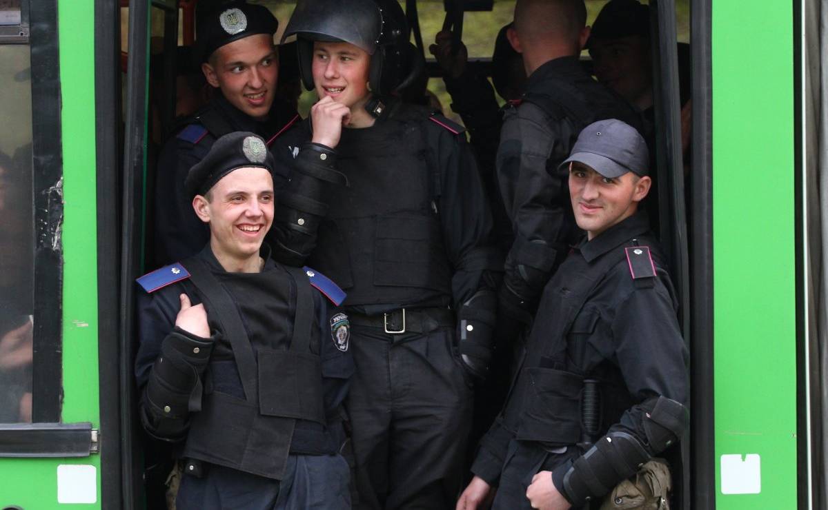 Турчинов требует уволить руководителей Донецкой и Луганской милиции