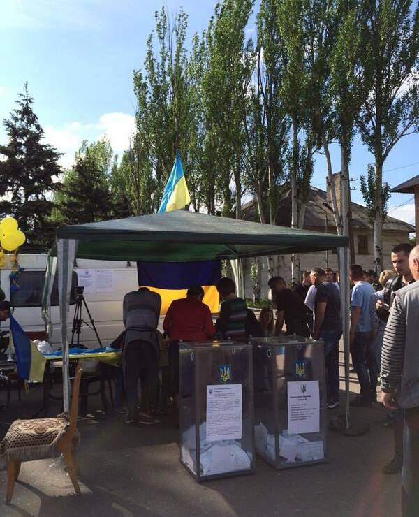 В Доброполье два референдума: "за" и "против" единой Украины