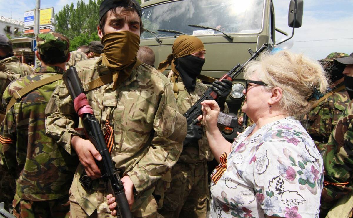 В Донецке террористы собрали митинг против выборов и повели "на Ахметова"