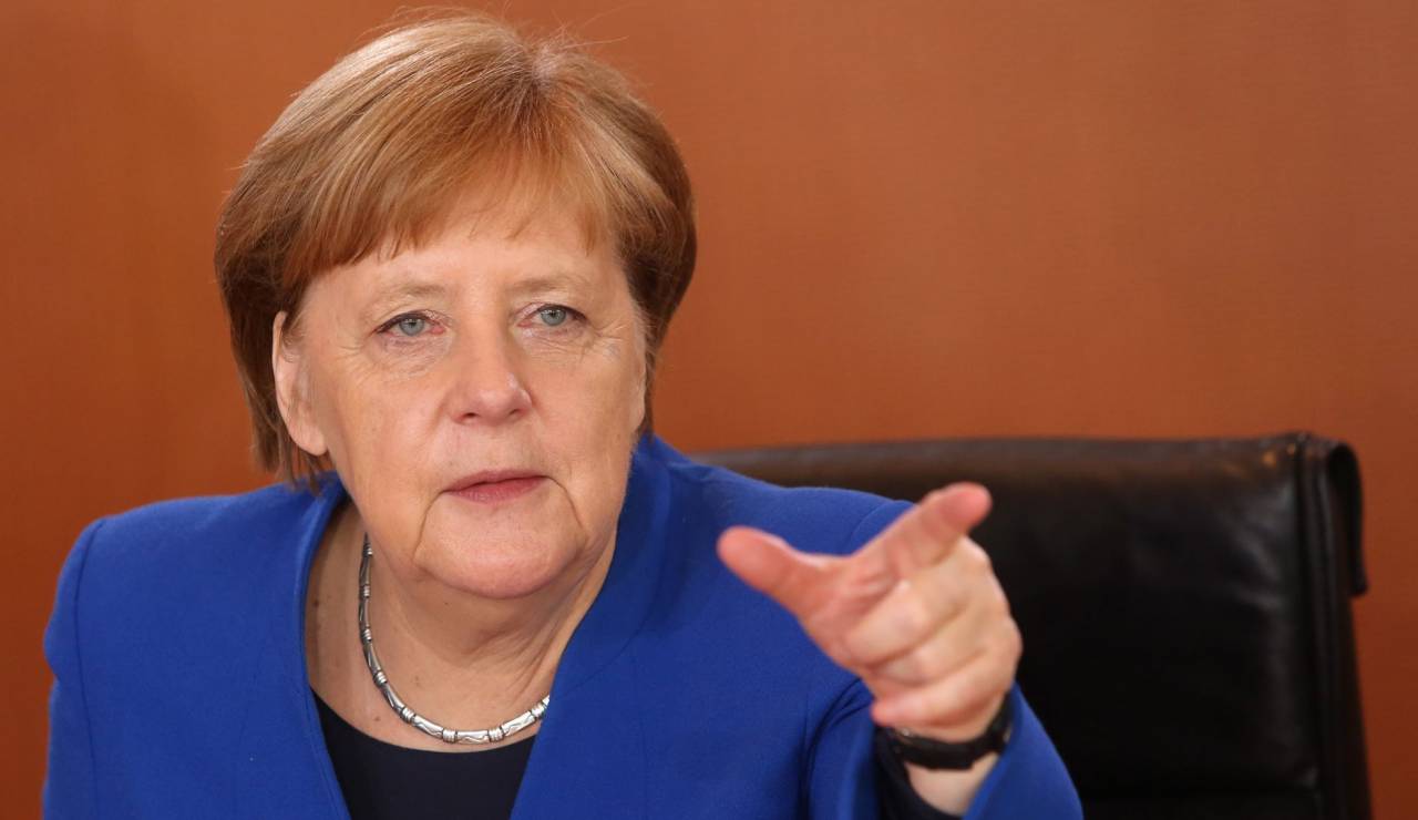 Меркель: на данный момент ЕС не считает необходимым вводить санкции против России