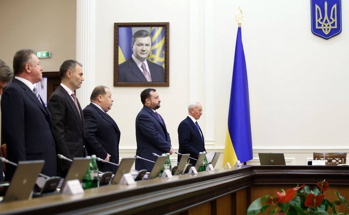 Порошенко намерен инициировать уголовные дела против министров кабинета Азарова – росСМИ