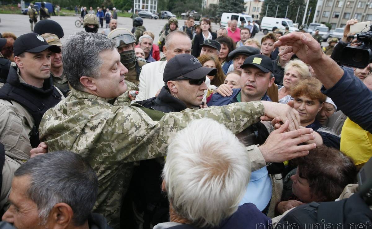 Порошенко хочет переговоров с "настоящими хозяевами Донбасса"