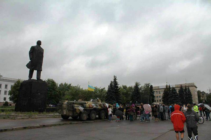 В Краматорске украинские военные не допустили сноса памятника Ленину
