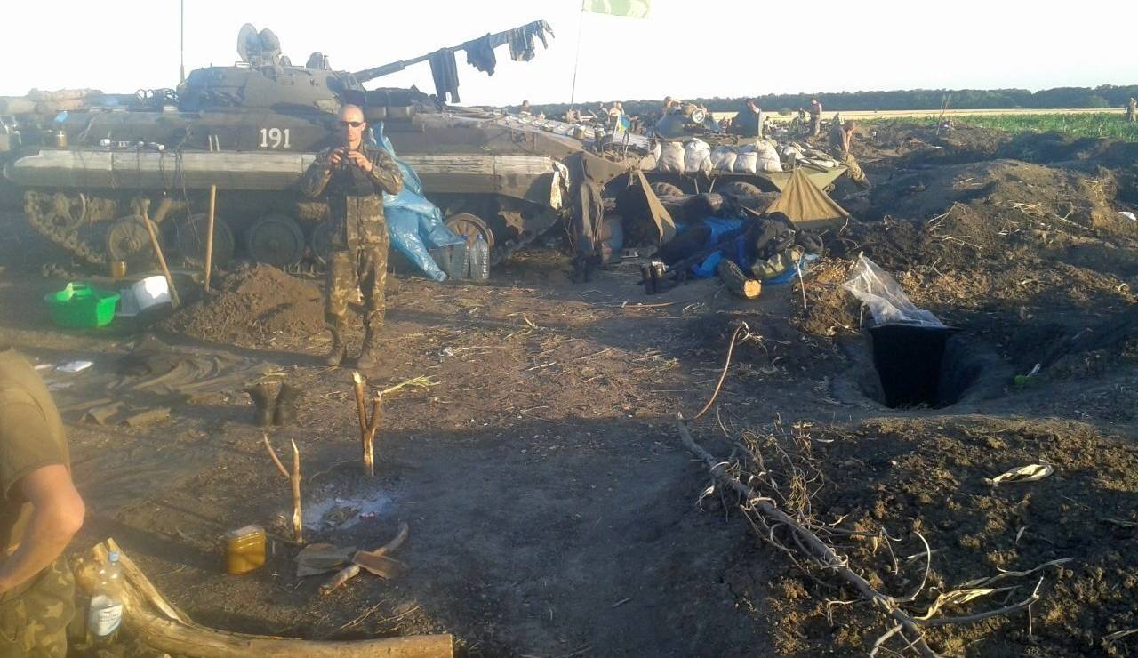 Бойцов в районе границы с РФ оккупанты обстреливают шквальным огнём