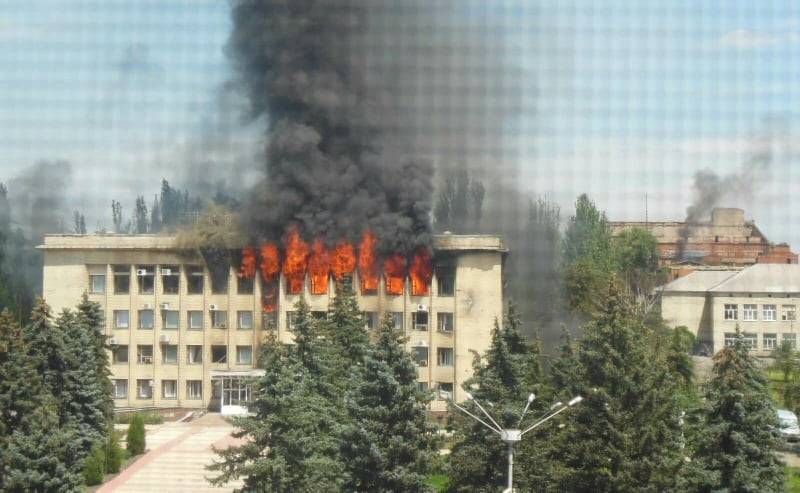 ДонОГА: В Дзержинске уничтожено здание горсовета