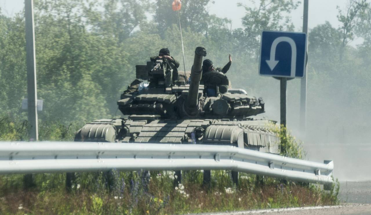 СМИ РФ сообщают о 200 единицах бронетехники у боевиков на Донбассе