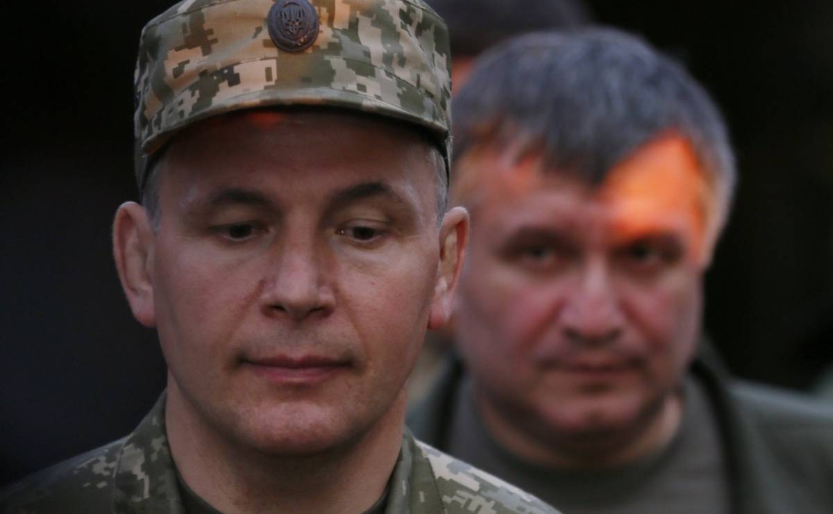 Аваков обещает начать выдачу тяжёлого вооружения добробатам