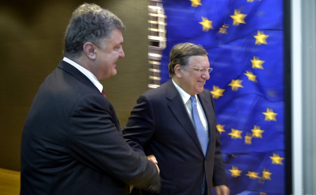 ЕС введет санкции 3-го уровня против РФ и даст Украине 1 млрд евро - Порошенко