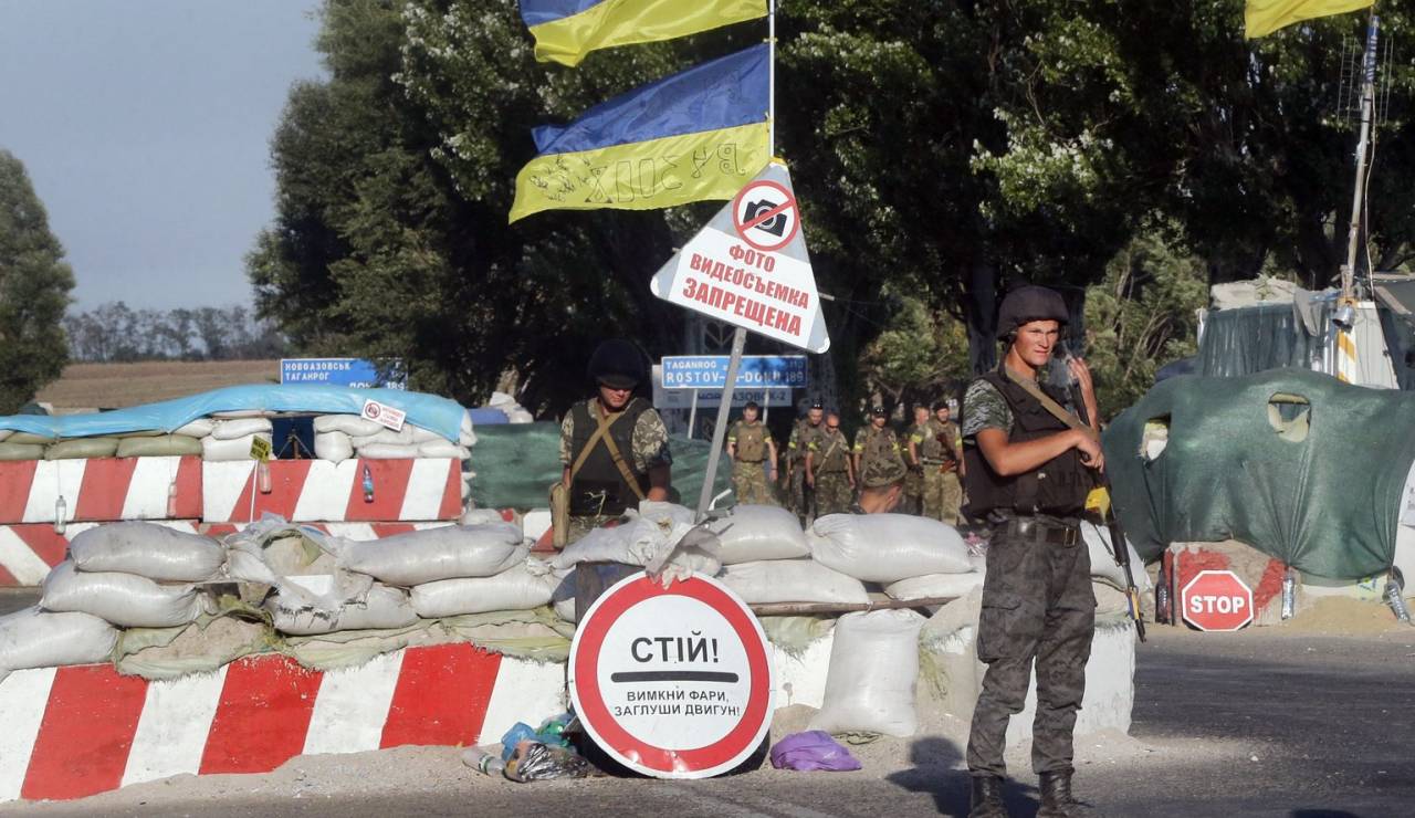 Силы АТО наступают на Луганщине, движение оккупантов к Мариуполю захлебнулось - СНБО