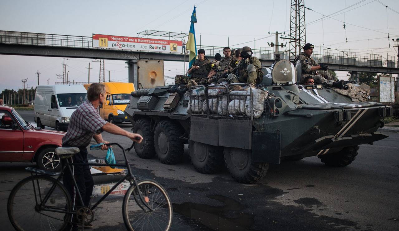 Силы АТО зачищают от боевиков село Родаково, боевики обстреливают Луганский аэропорт