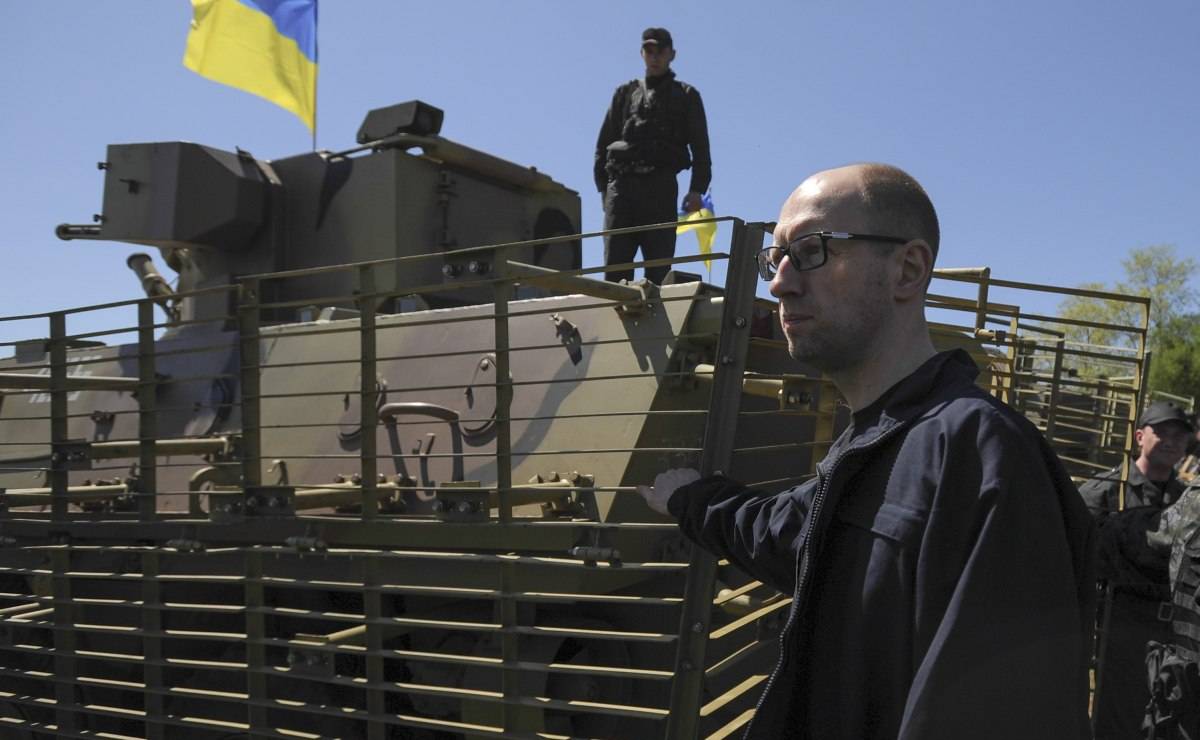 Власть введет военное положение в Украине, если не удастся перемирие - Яценюк