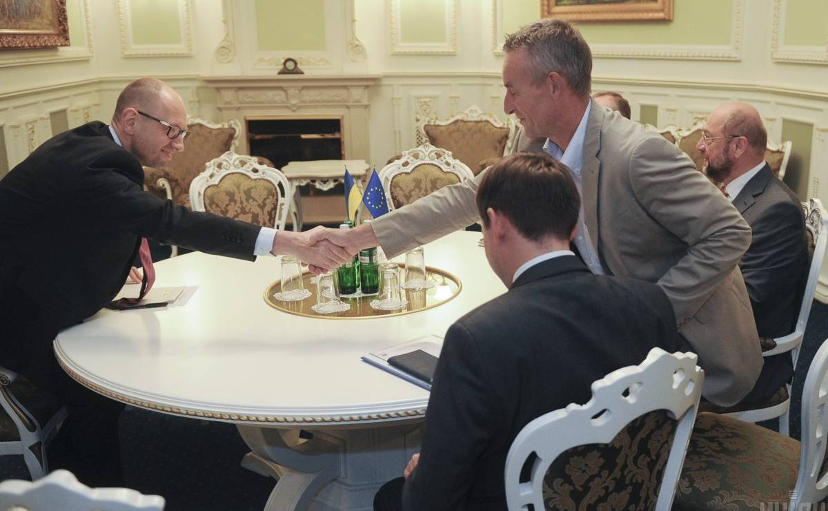 Яценюк назвал 5 просьб к западным союзникам Украины