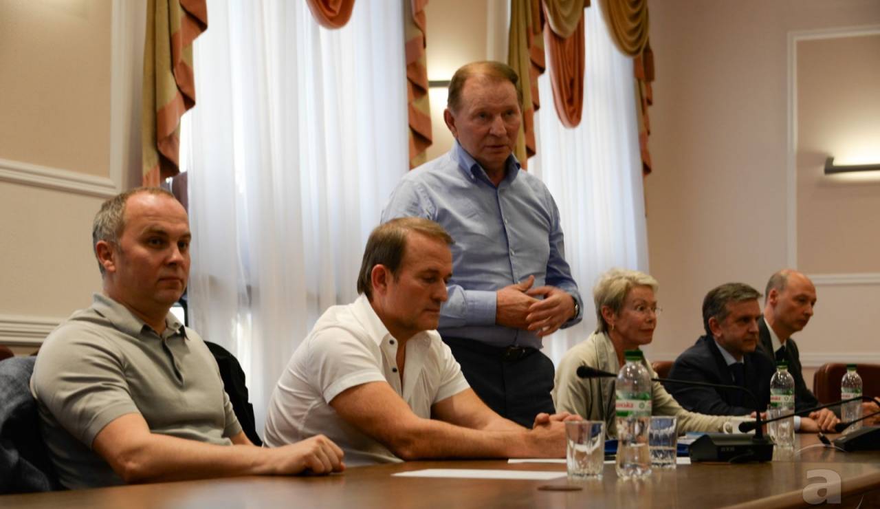 Медведчук хочет превратить Донеччину и Луганщину в два края с «особым статусом»