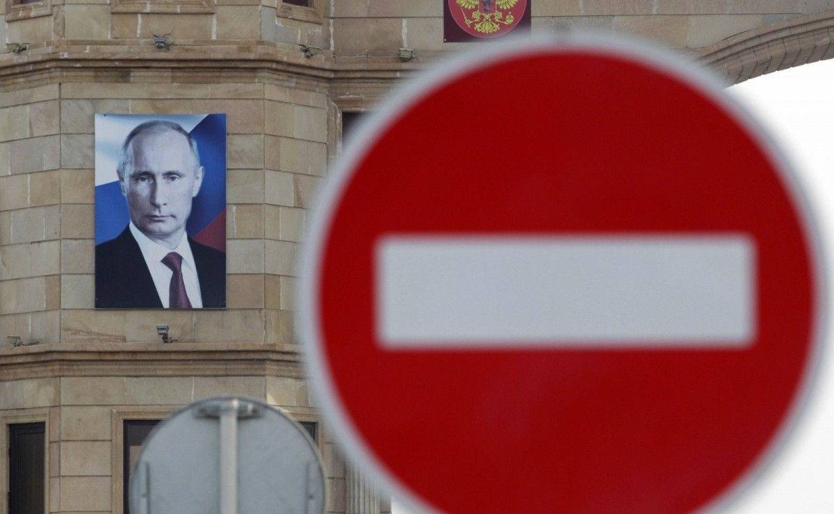 Захват аэропорта Донецка или Мариуполя приведет Россию к новым санкциям ЕС
