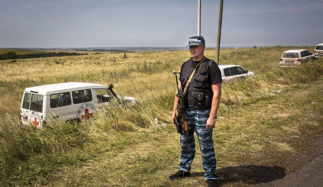 Красный Крест приостановил работу на Донбассе из-за гибели сотрудника