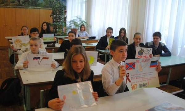 Оккупанты переводят образование на русский язык