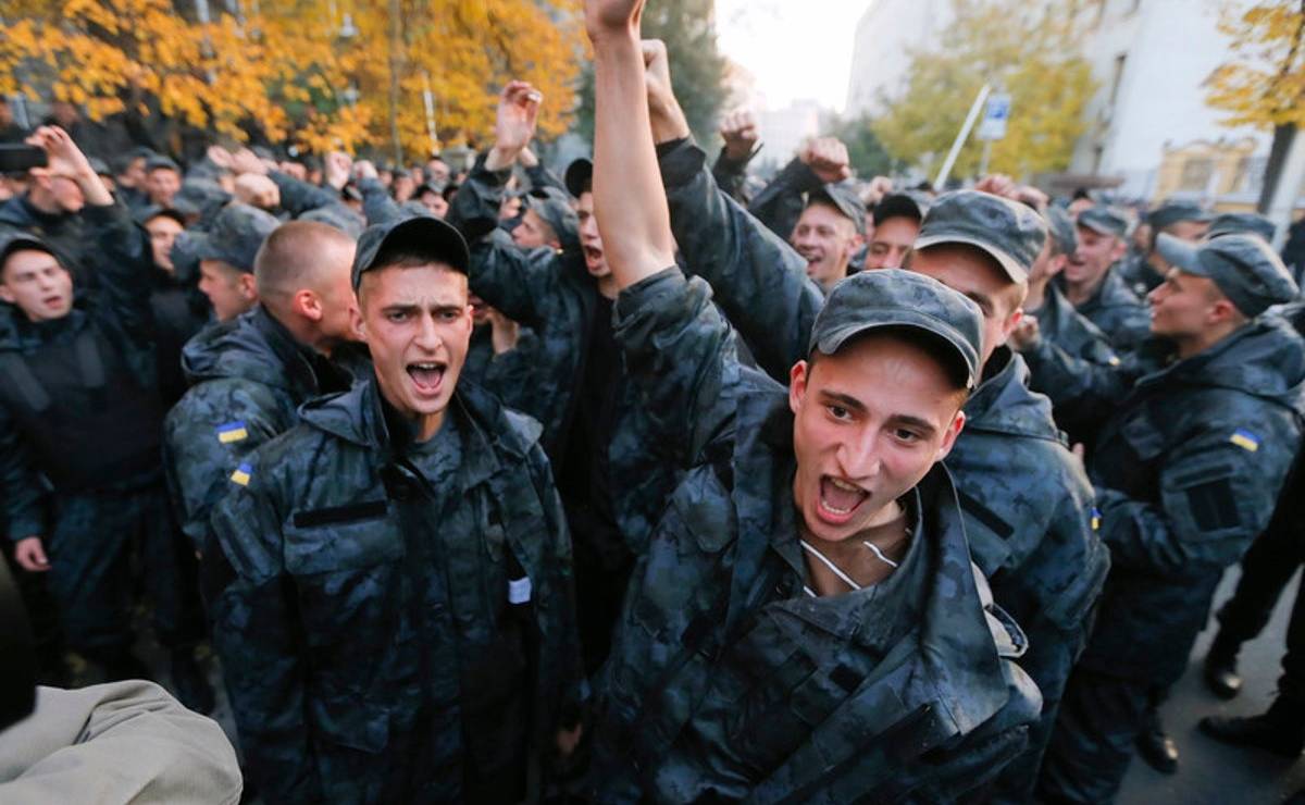 Порошенко обвинил спецслужбы РФ в организации "бунта нацгвардейцев"