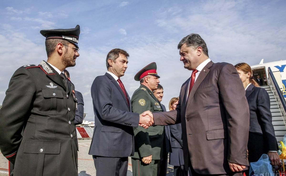 Порошенко: Скоро возобновится работа украинских пропускных пунктов на границе Украины и России
