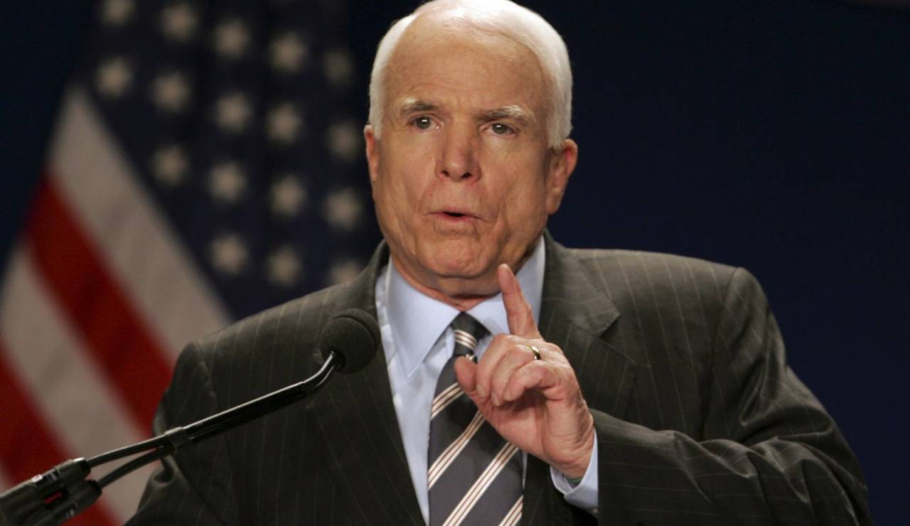 Маккейн: История будет судить Обаму за бессмысленную гибель украинцев