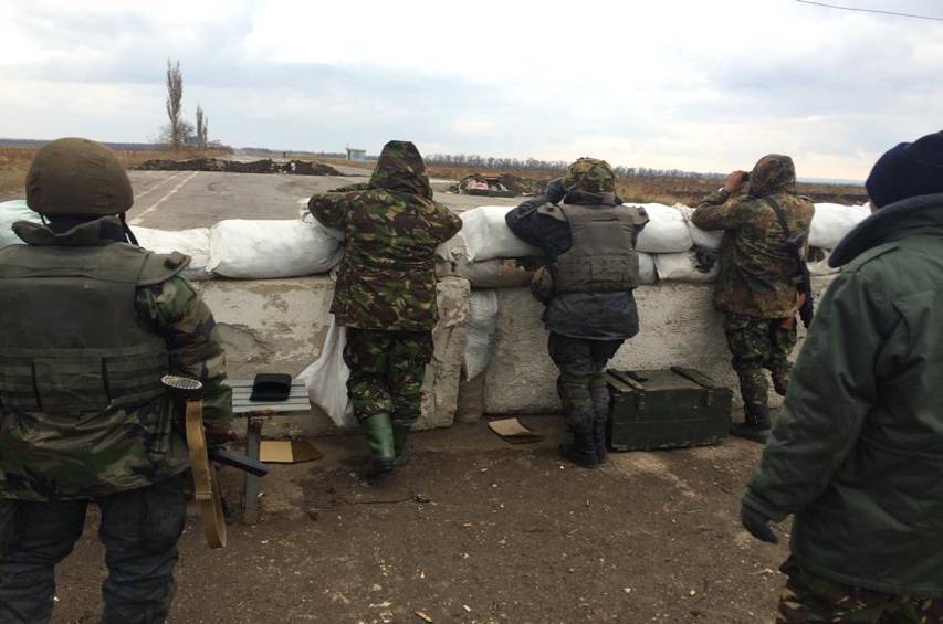 В Донецке продолжаются обстрелы, у Станицы Луганской пресечена попытка прорыва боевиков