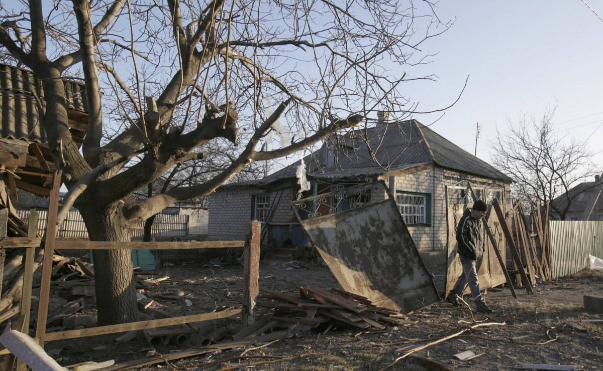 За выходные боевики разбомбили 20 гражданских объектов Дебальцево