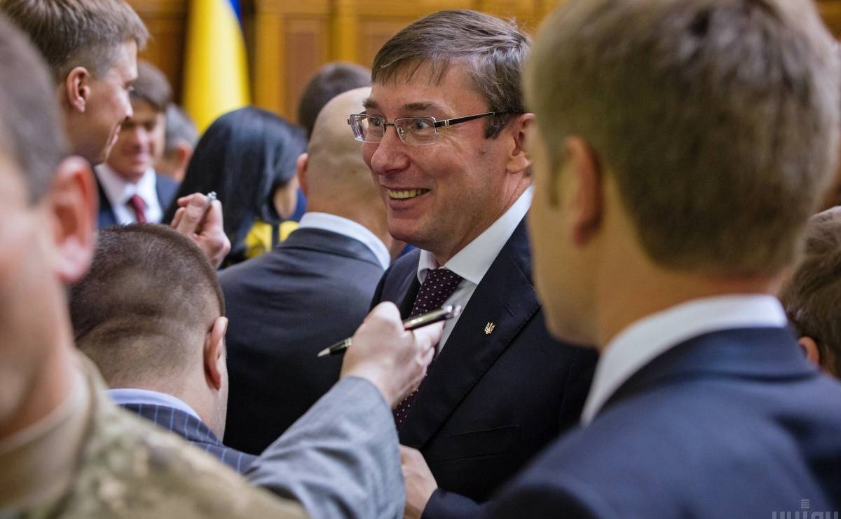 Луценко обвинил правительство Яценюка в коррупции