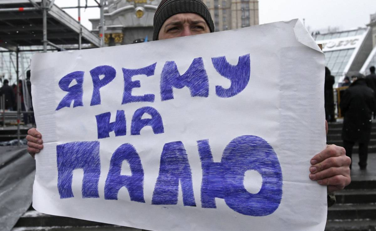 Вече на Майдане потребовало от Порошенко уволить Ярему