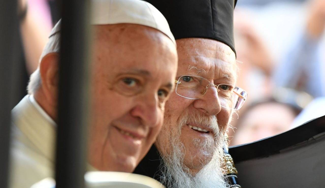 Патриарх Варфоломей и Папа Римский призвали к миру в Украине
