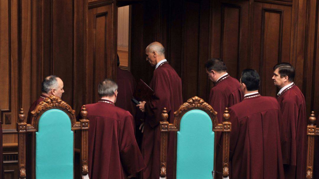 В Украине более трех сотен судей подали в отставку