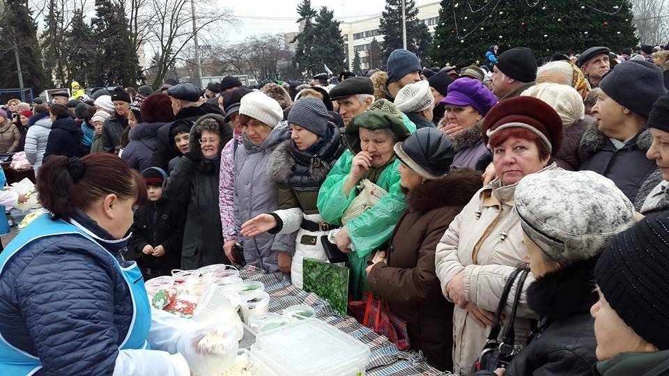 "ДНР" свезла детей на ярмарку российской гуманитарки